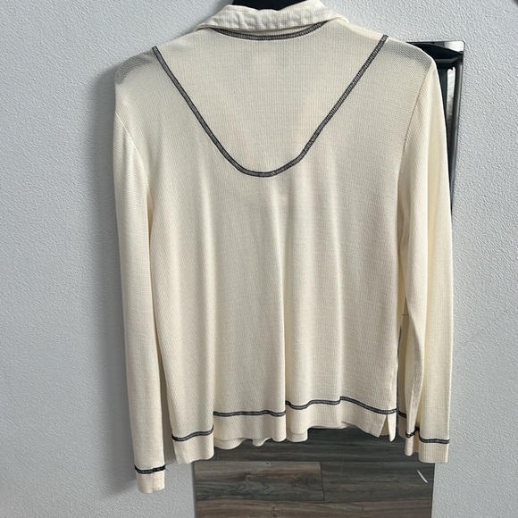 Sharon Young long sleeve lightweight top - Picture 8 of 9